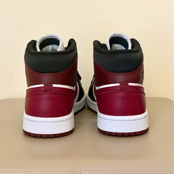 🚫 SOLD on Offer Up 🚫 Air Jordan 1 Mid - Picture 4 of 7